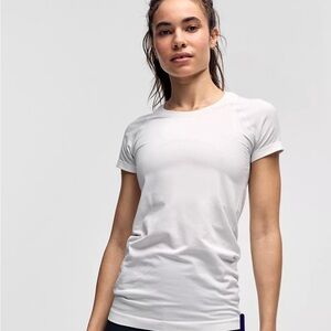 Swiftly Tech Short-Sleeve Shirt 2.0 Hip Length